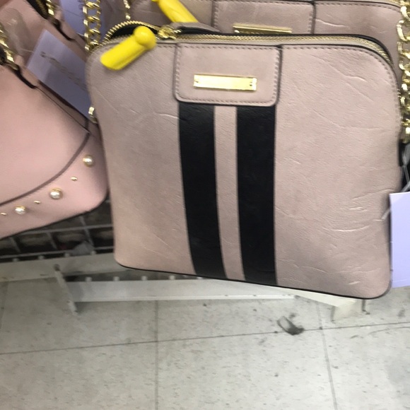 Madden girl - Picture 3 of 6